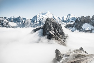Majestic Enshrouded Peaks