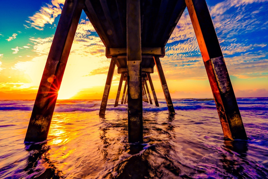 Bold Contrast Pier